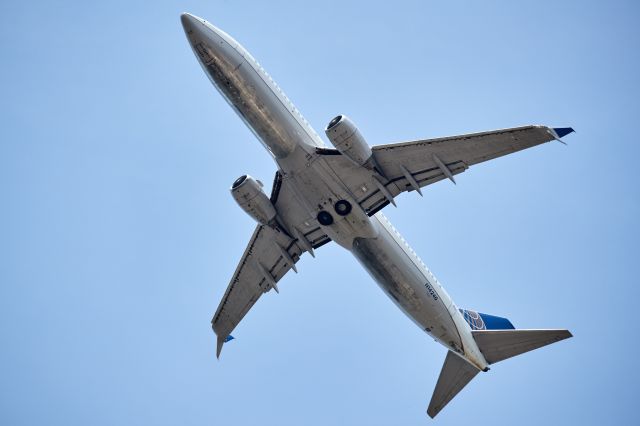 Boeing 737-800 (N14240)