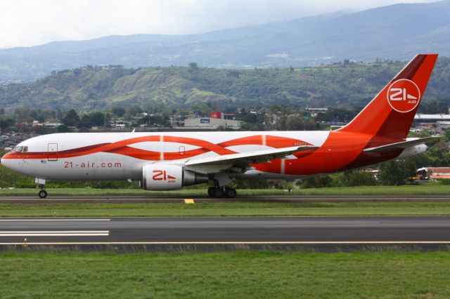 BOEING 767-200 (N881YV)