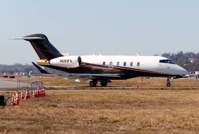 Canadair Challenger 350 (N591FX)