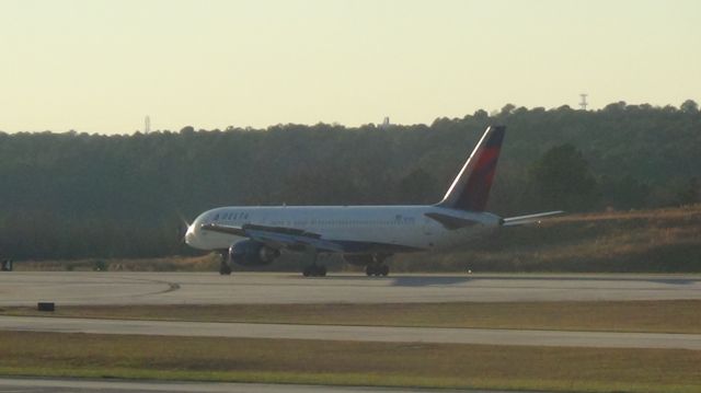 Boeing 757-200 (N675DL)