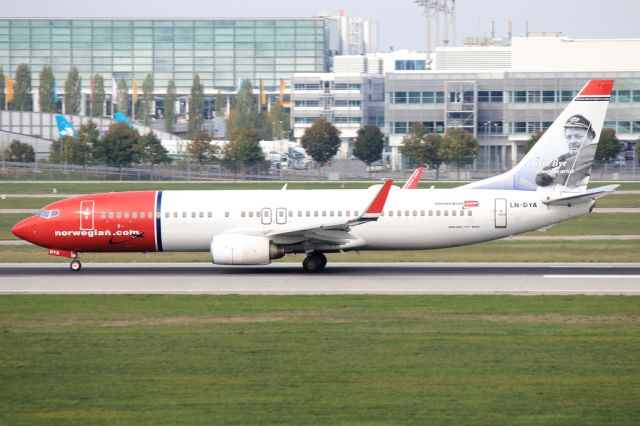 Boeing 737-800 (LN-DYA)