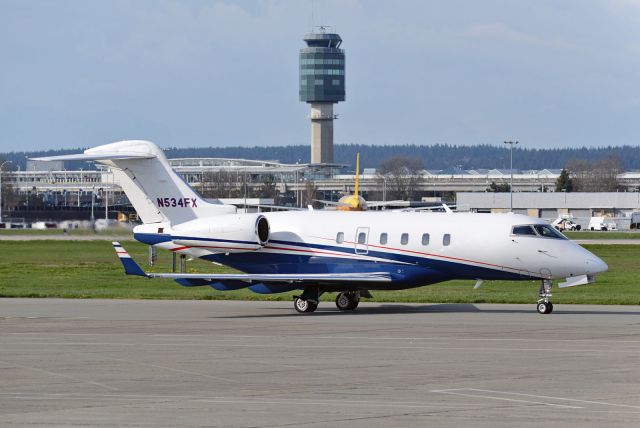 Bombardier Challenger 300 (N534FX)