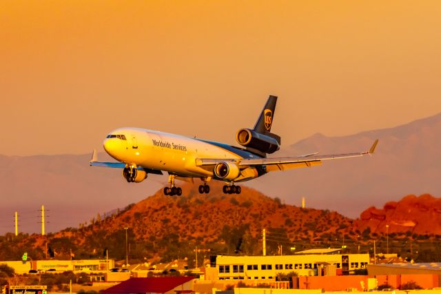 Boeing MD-11 (N279UP) - UPS MD11 landing at PHX on 12/9/22. Taken with a Canon R7 and Tamron 70-200 G2 lens.