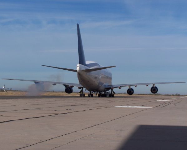 N780BA — - The Dreamlifter starting the outboard engine.