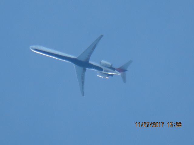 McDonnell Douglas MD-88 (N915DL)