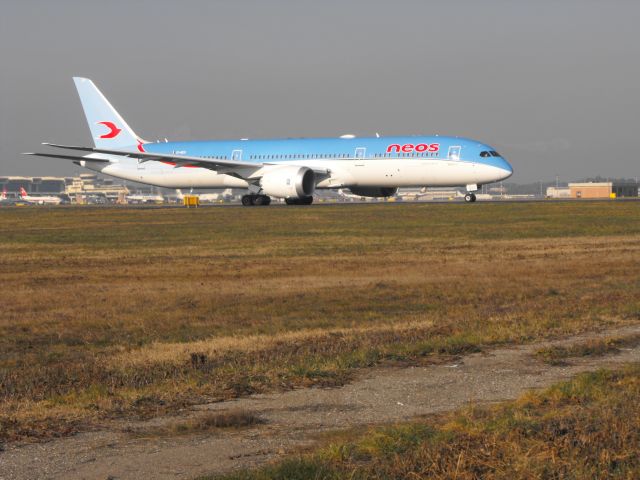 Boeing 787-9 Dreamliner (EI-NEU)