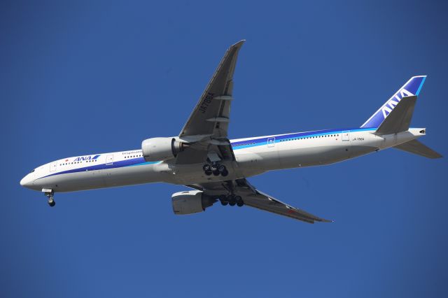 BOEING 777-300ER (JA786A)