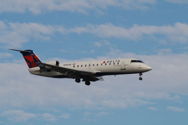 Canadair Regional Jet CRJ-200 (N8883E) - Arriving Montreal-Trudeau on runway 24R