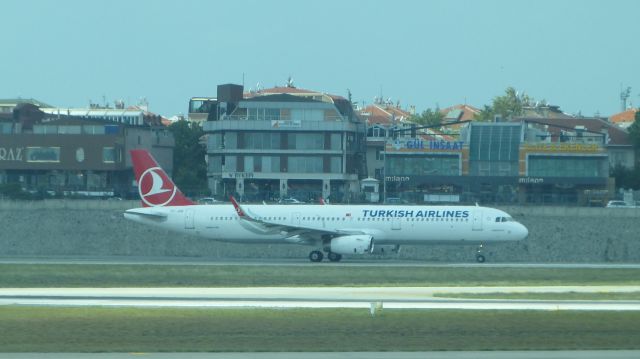 Airbus A321 (TC-JSO) - THY1759 to Lisbon