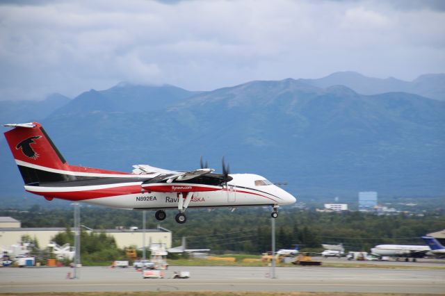 de Havilland Dash 8-100 (N892EA)