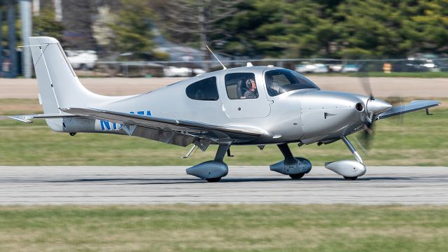 Cirrus SR-22 (N709FA) - N709FA slowing down on Martin State Airport's runway 15 after doing some patterns over Delaware 