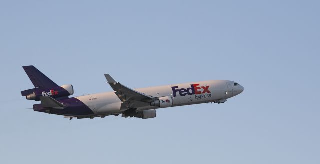 Boeing MD-11 (N521FE) - Take off from LAX