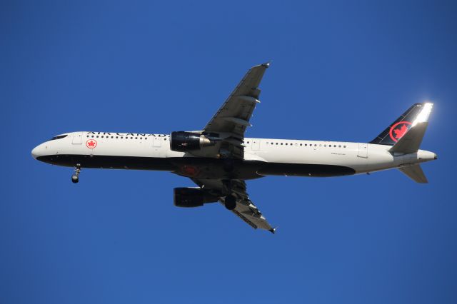 Airbus A321 (C-GJVX)