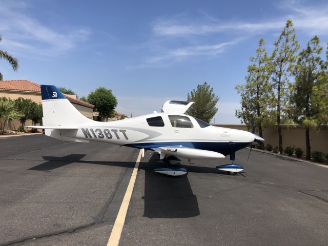 Cessna 400 (N136TT)