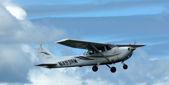 Cessna Skyhawk (N493RM) - Shortly after departure is this 1999 Cessna 172R Skyhawk II in the Spring of 2024.