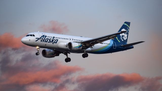 Airbus A320 (N638VA) - Approaching KSJC with some gorgeous cotton candy clouds in the background.