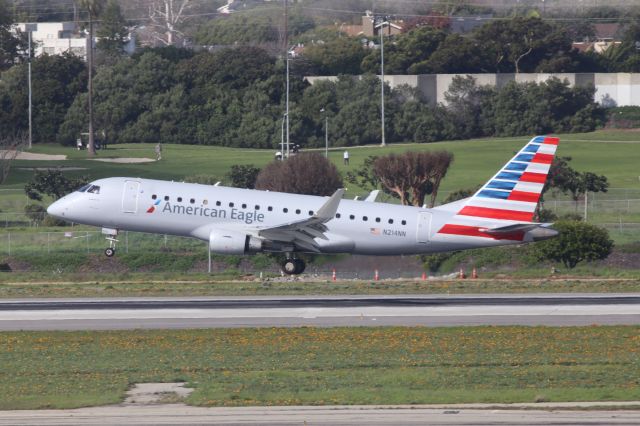 EMBRAER 175 (long wing) (N214NN)