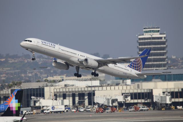 BOEING 757-300 (N57868)