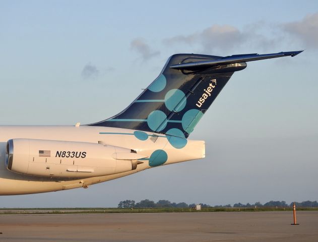 McDonnell Douglas MD-88 (N833US)