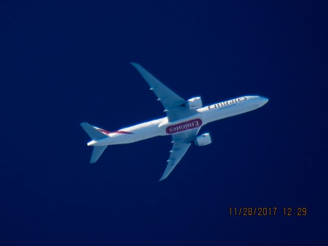 BOEING 777-300ER (A6-EPV)