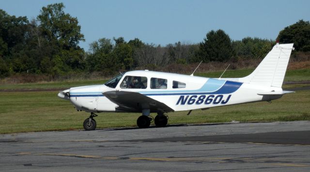 Piper Cherokee (N6860J) - Pulling to a stop on the tarmac is this 1976 Piper Cherokee Archer PA-28-181 from the Summer of 2020.