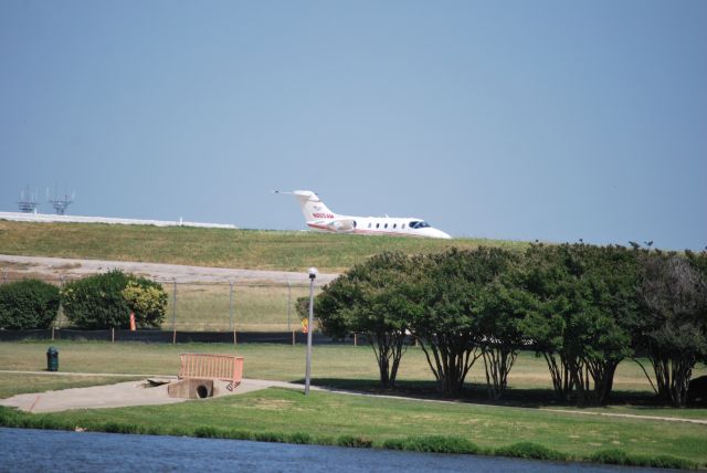 Beechcraft Beechjet (N865AM) - Departure Taxi and Hold at Love Field