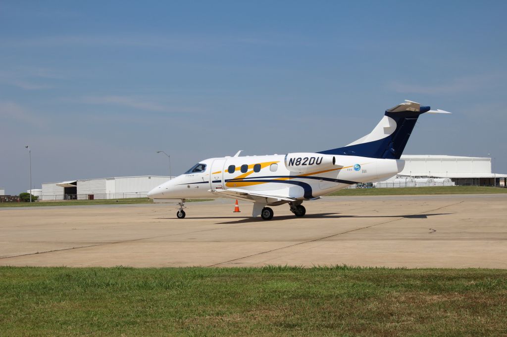 Embraer Phenom 100 (N82DU)