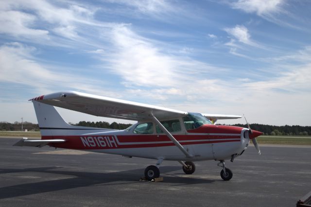Cessna Skyhawk (N9161H) -  1975 C172 serial 17265985