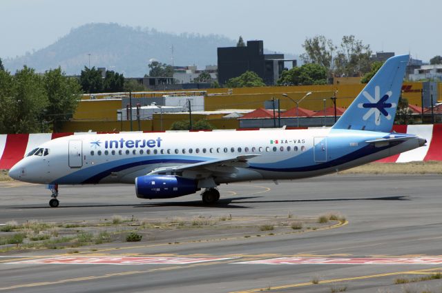 Sukhoi Superjet 100 (XA-VAS) - Interjet / Sukhoi SuperJet 100-95B / MSN 95065 / XA-VAS / MMMX 05/2020