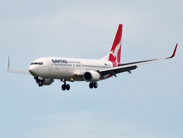 Boeing 737-800 (VH-VZU) - On short finals for runway 05. Thursday 12th July 2012.