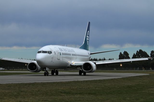 BOEING 737-300 (ZK-NGK)