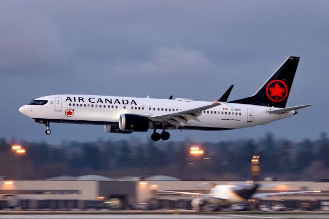 Boeing 737 MAX 8 (C-GEHI)