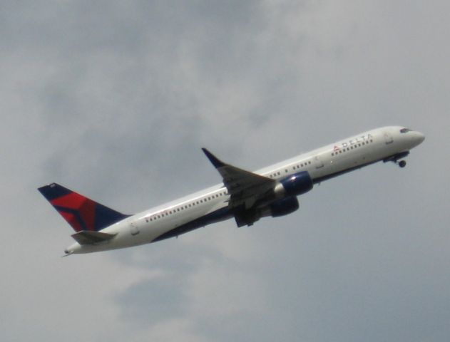 Boeing 757-200 (N900PC)