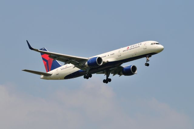 Boeing 757-200 (N537US) - 2013/8/16