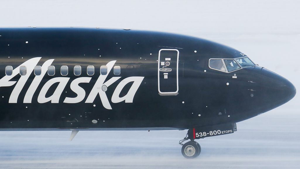 Boeing 737-800 (N538AS) - Alaska Airlines ASA88/AS88 to Anchorage (PANC/ANC) taxis down runway 8 for a runway 29 departure.br /Hawaiian codeshare: HA6112br /("Star Wars - Galaxy's Edge" livery).br /Photo date: 1-29-25 br /Upload date: 2-6-25