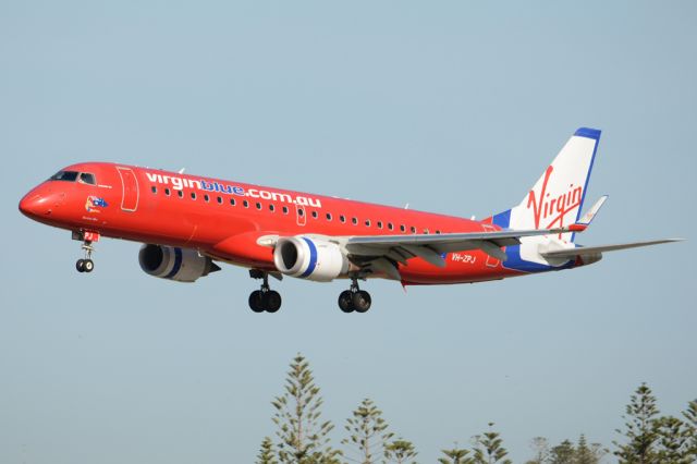 Embraer ERJ-190 (VH-ZPJ) - On short finals for runway 05. Wednesday, 21st May 2014.