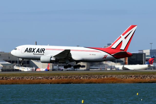 BOEING 767-200 (N312AA)