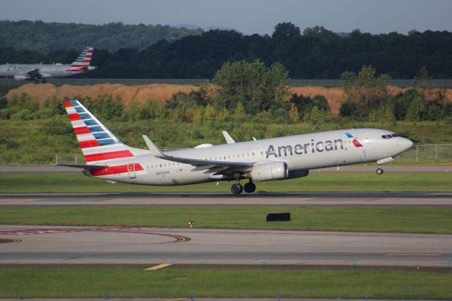 Boeing 737-800 (N904AN)