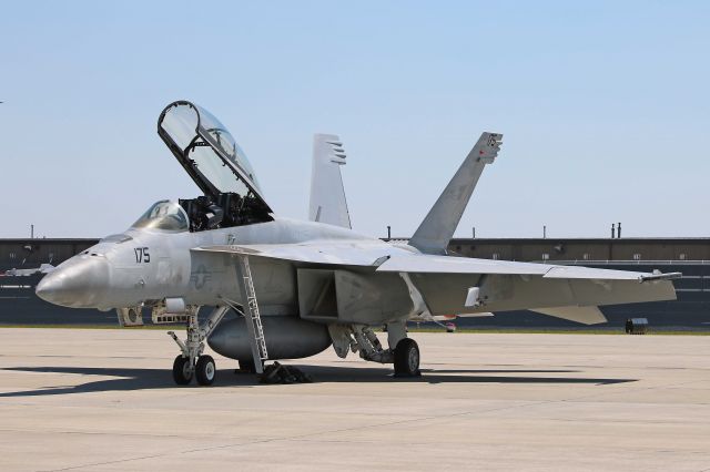 McDonnell Douglas FA-18 Hornet (16-6926)