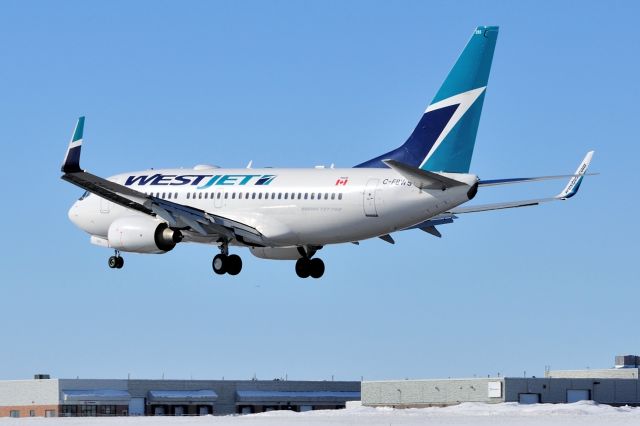 Boeing 737-700 (C-FBWS)