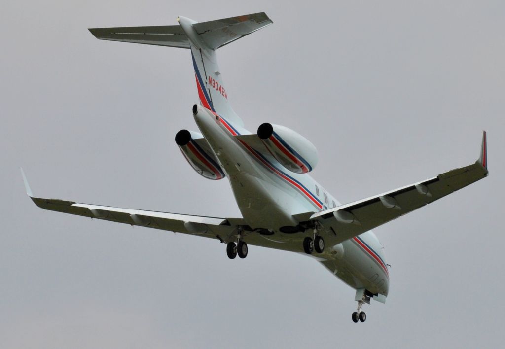 Bombardier Challenger 300 (N304EM)
