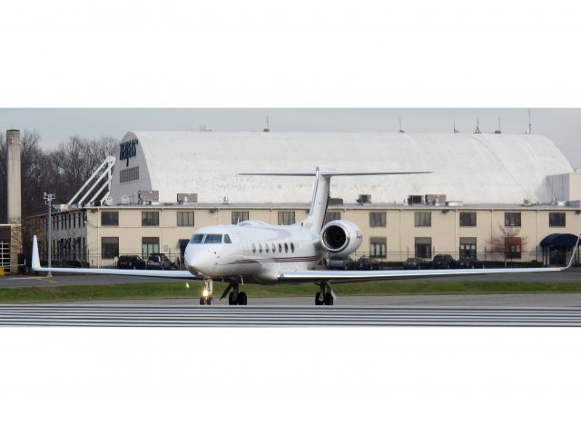 Gulfstream Aerospace Gulfstream V (N531QS) - Lining up runway 16.