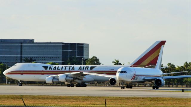 Boeing 747-200 (N795CK) - Mommy"I dont wanna go there"Let me go!"Airborne express B767-300F RegN363CM