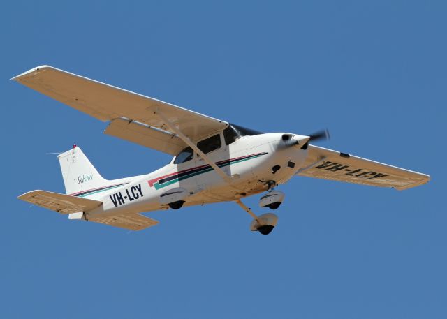 Cessna Skyhawk (VH-LCY) - CESSNA 172R SKYHAWK - REG VH-LCY (CN 172-81113) - PARAFIELD ADELAIDE SA. AUSTRALIA - YPPF (26/11/2014)