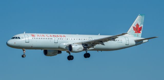 Airbus A321 (C-GIUB)