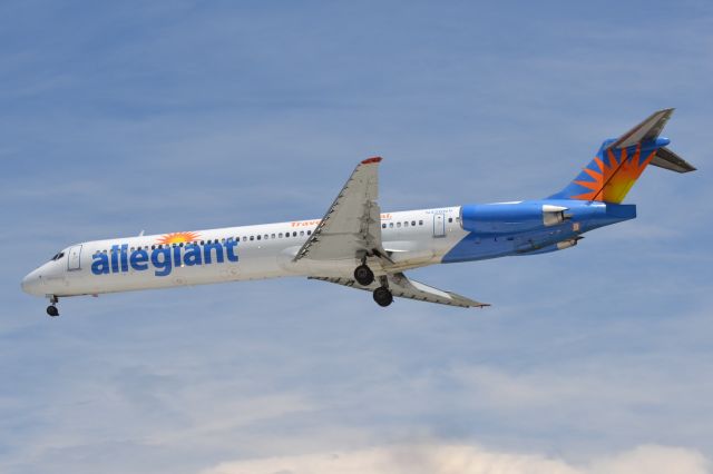 McDonnell Douglas MD-80 (N426NV) - on final at KJQF - 7/30/18