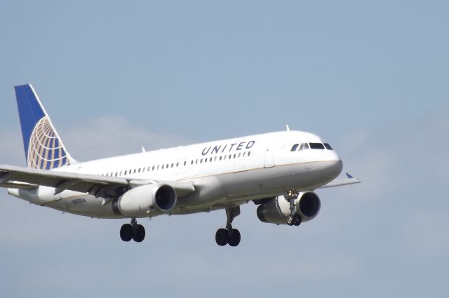 Airbus A320 (N413UA) - Approach to 9L at FLL