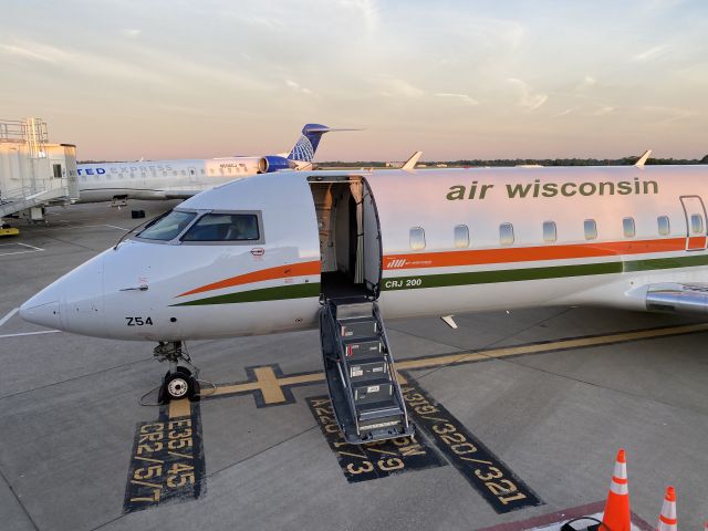 Canadair Regional Jet CRJ-200 (N454AW)