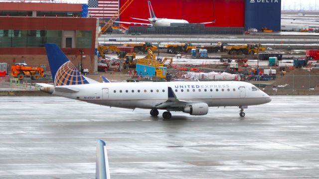 Embraer 175 (N145SY) - Leaving for LAX as UA5317