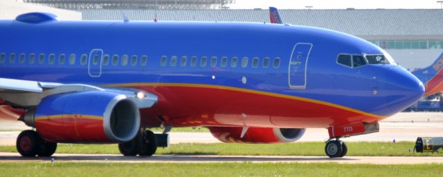 Boeing 737-700 (N7713A)
